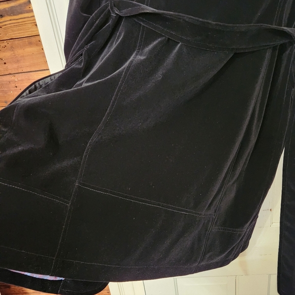 HOLIDAY MUST HAVE! Velvet Jacket-size Medium - Picture 5 of 14